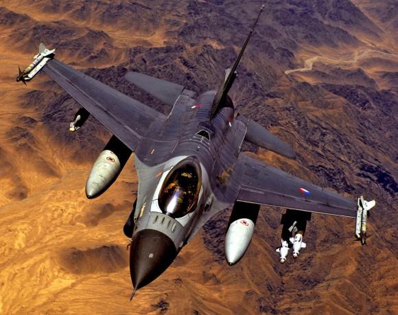 F-16 da Holanda na Enduring Freedom - foto USAF