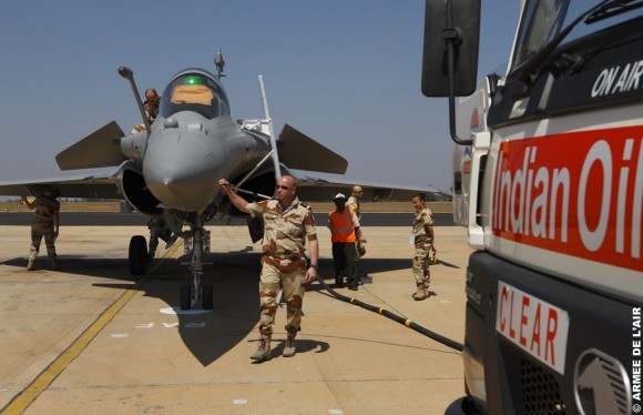 Rafale - trabalho da equipe de apoio no Aero India 2011 - foto 2 Armee de lair