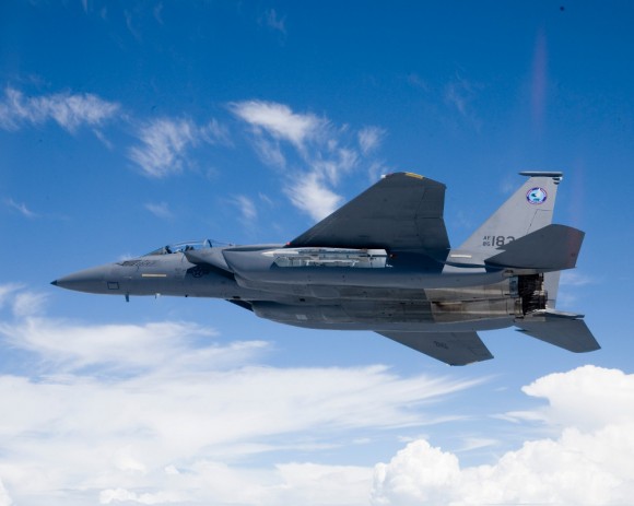 F-15-SE com baia de armamentos aberta - foto Boeing