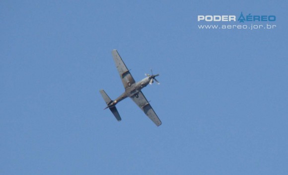 [Brasil] Esclarecimento da FAB sobre interceptação do voo TRIP 5524 A-29A-Esquadrão-Flecha-FAB-Domingo-Aéreo-AFA-2011-foto-Nunão-Poder-Aéreo1-580x352