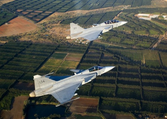 caças Gripen da SAAF - foto F Dely - Saab