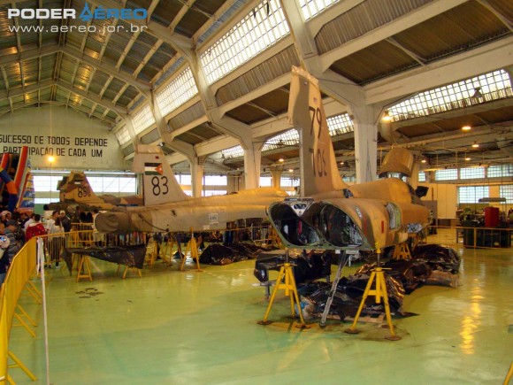 F-5E ex-Jordânia com indicações das matrículas na FAB - PAMA-SP 2011 - foto Nunão - Poder Aéreo