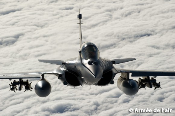 Rafale com armamento ar-solo - foto Força Aérea Francesa
