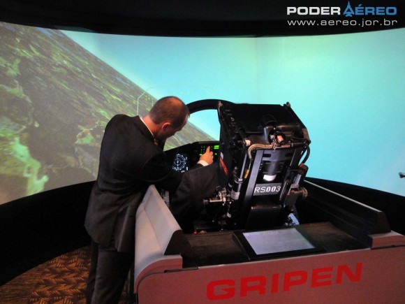 Simulador do Gripen no Open Innovation Seminar de São Paulo - foto 7 - Nunão - Poder Aéreo