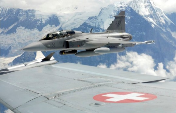 Gripen em avaliação na Suíça - foto Força Aérea Suíça via Saab