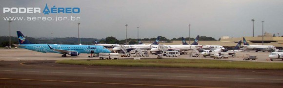 [Brasil] Azul tenta decolar com meia pista em Viracopos, mas é impedida pela Anac Aeronaves-da-frota-da-Azul-em-Viracopos-Campinas-São-Paulo-foto-Nunão-Poder-Aéreo-580x180