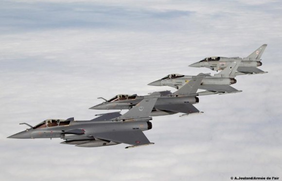 caças Typhoon e Rafale em treinamento sobre a França - foto 2 Armée de lair