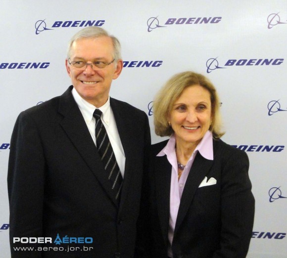 Al Bryant e Donna Hrinak - coletiva Boeing anúncio Centro de Pesquisa no Brasil - foto 4 Nunão - Poder Aéreo