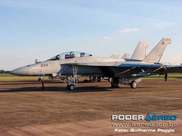 USN Super Hornet 234 na AFA - foto Poder Aereo - Poggio