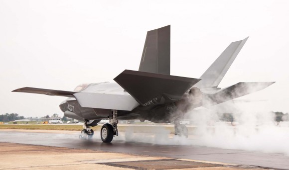 F-35C em testes - foto jsfmil