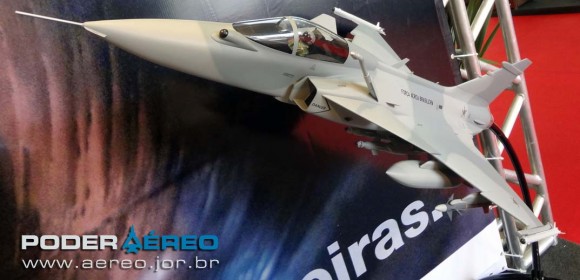 Maquete do Gripen E com as cores da FAB - foto Guilherme Poggio - Poder Aéreo