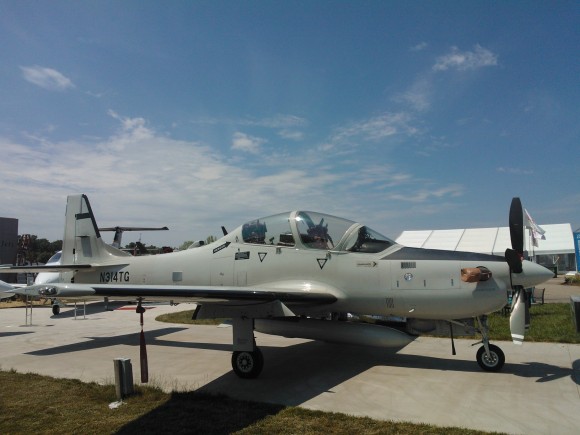 Super Tucano em Oshkosh