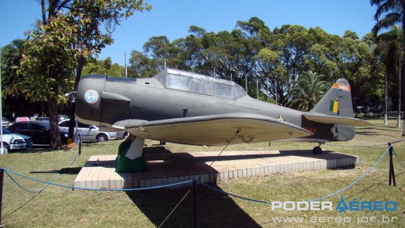 Aviões de guerra entre as montanhas de Minas: a fábrica de T-6 de Lagoa Santa BASP-Portões-Abertos-2012-T-6-nas-cores-do-4-ERA-foto-Nunão-Poder-Aéreo-580x326