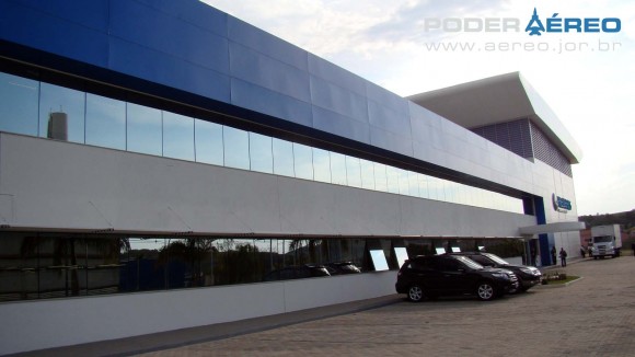 Helibras - inauguração nova fábrica 2-10-2012 - vista externa novo Galpão - foto Nunão - Poder Aéreo