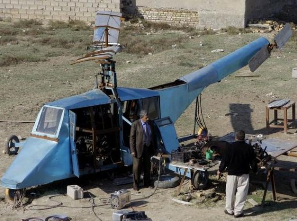 [Internacional] Iraquiano constrói helicóptero caseiro para proteger seu país Iraquiano-constrói-helicóptero-caseiro-foto-1-AP-via-Terra-580x432
