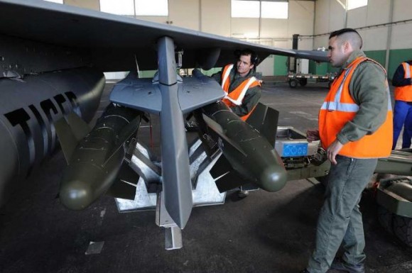 Rafale - campanha de tiro em Cazaux com AASM - foto Força Aérea Francesa