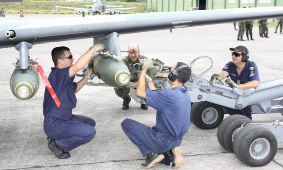 A-29 da FAB emprega pela primeira vez 4 bombas em Cachimbo - foto 2 FAB