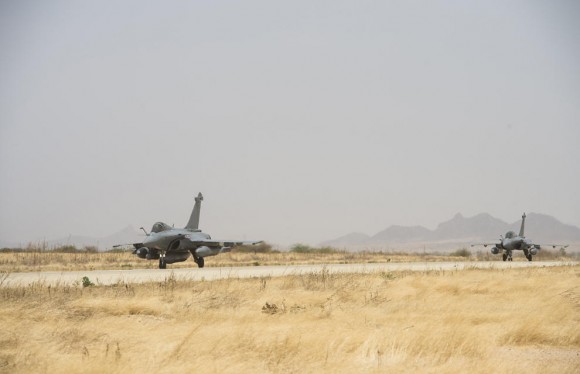 Caças Rafale desdobrados em Abéché no Chade - foto Força Aérea Francesa