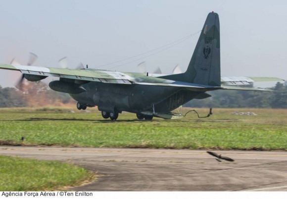 C-130 nos 82 anos do CAN no Cpo dos Afonsos - foto ten Enilton - FAB