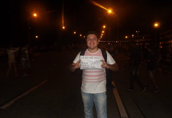 Protesto pacífico pró - F-X2 em Vitória - ES