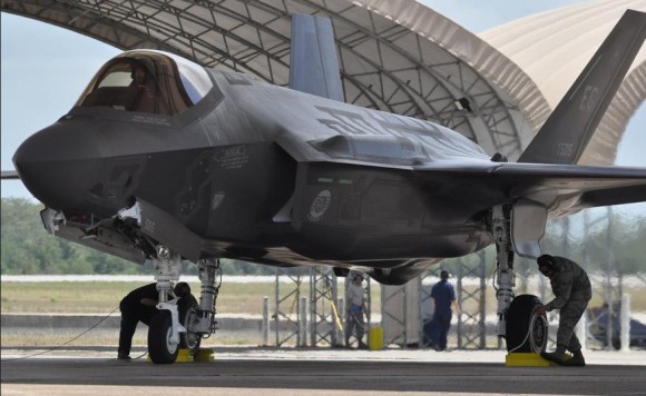 Um de dois F-35A que chegaram a Eglin em 5 de junho de 2013 - foto USAF