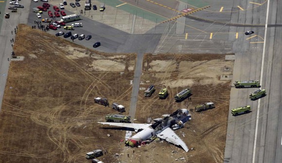 Acidente voo Asiana Airlines Boeing 777 em San Francisco - foto 2 AP via G1