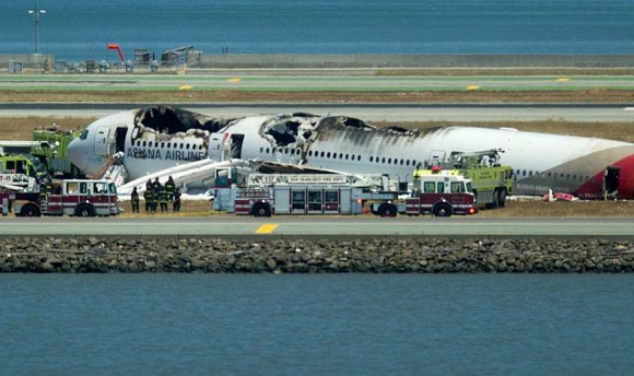 Acidente voo Asiana Airlines Boeing 777 em San Francisco - foto 3 AP via G1