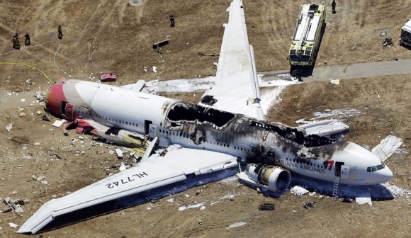 Acidente voo Asiana Airlines Boeing 777 em San Francisco - foto AP via G1