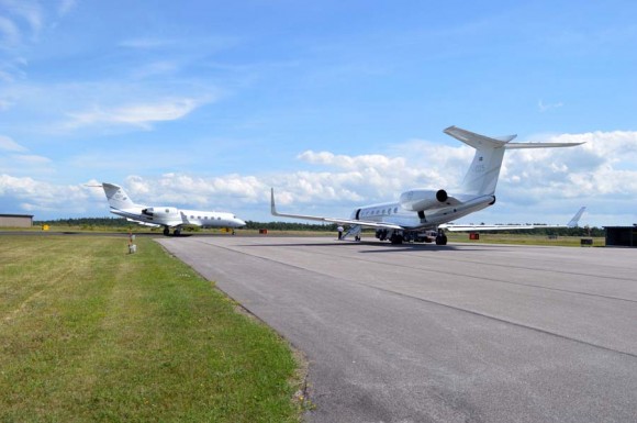 Aviões vip Gulfstream 4 e 550 em Gotland na Suécia