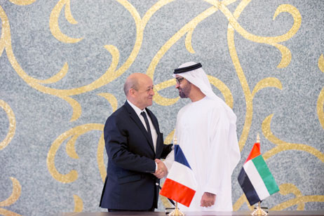 Sheikh Mohammed bin Zayed e Jean-Yves Le Drian - foto via The National