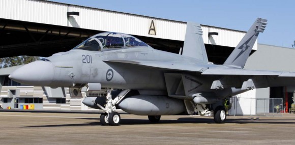 Super Hornet da RAAF em Amberley preparando-se para decolagem no Talisman Saber 2013 - foto MD Australia