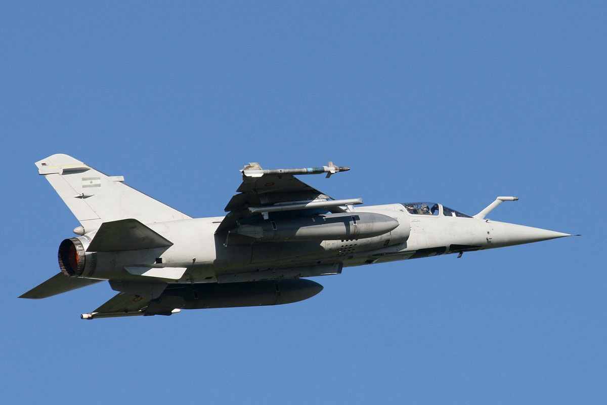 Mirage F1 modificado com as marcacoes da FAA