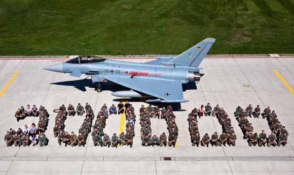Eurofighter Typhoon 200 mil horas da frota - foto comemorativa 2 via Eurofighter