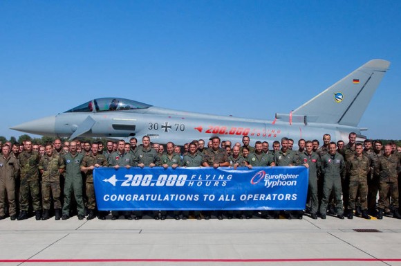 Eurofighter Typhoon 200 mil horas da frota - foto comemorativa via Eurofighter