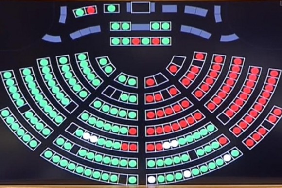 placar da votação a favor do Gripen na Câmara Suíça em 11set2013 - imagem via Basler Zeitung