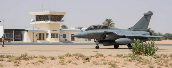 Caças Rafale fazem desdobramento em Faya-Largeau - foto 5 Força Aérea Francesa