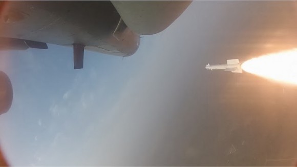 Teste de disparo de míssil IR por Tejas - foto via Livefist
