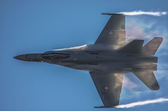 F-18 Hornet em apresentação solo - foto Força Aérea Suíça