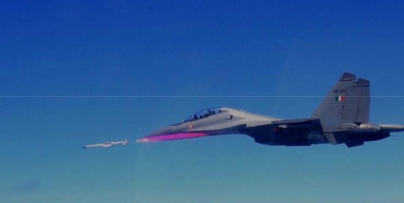 disparo de míssil indiano BVR Astra de Su-30MKI - foto DRDO