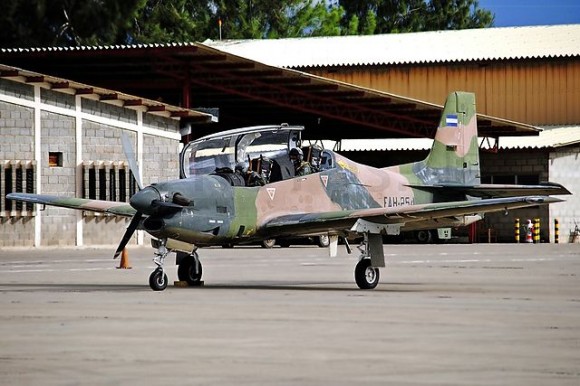 Embraer_T-27Tucano_Honduras - Wikimedia commons