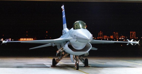 F-16 com tomada de ar DSI para testes prog F-35 - foto 2 Lockheed Martin