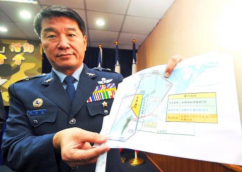 Hisiung Hou-chi do comando de combate de Taiwan mostra mapa - foto Taipei Times