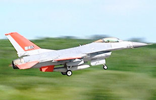 QF-16 decolando - foto Boeing