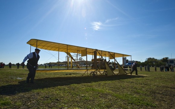 Réplica do Flyer dos irmãos Wright - foto USAF