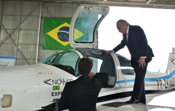 T-Xc protótipo no DCTA e vice-presidente Michel Temer - foto 2 Novaer