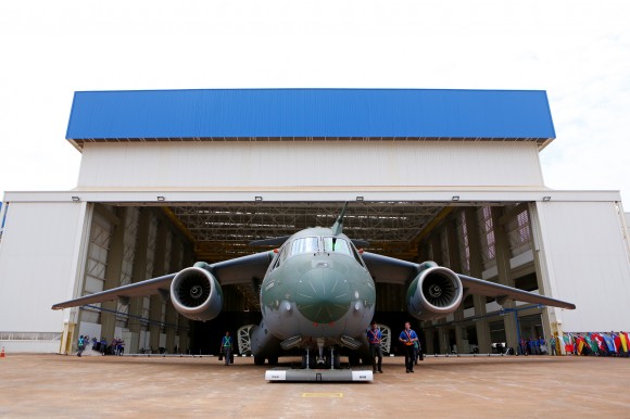 KC-390 roll-out