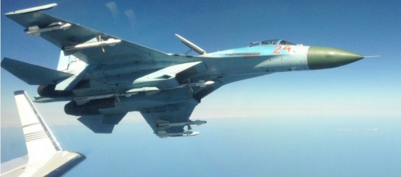 caça Su-27 russo aproxima-se perigosamente de avião de inteligência sueco - foto via Forças Armadas da Suécia