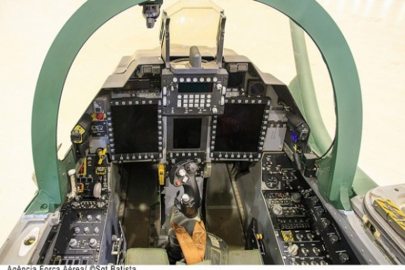 A-1M cabine - foto FAB sgt Batista