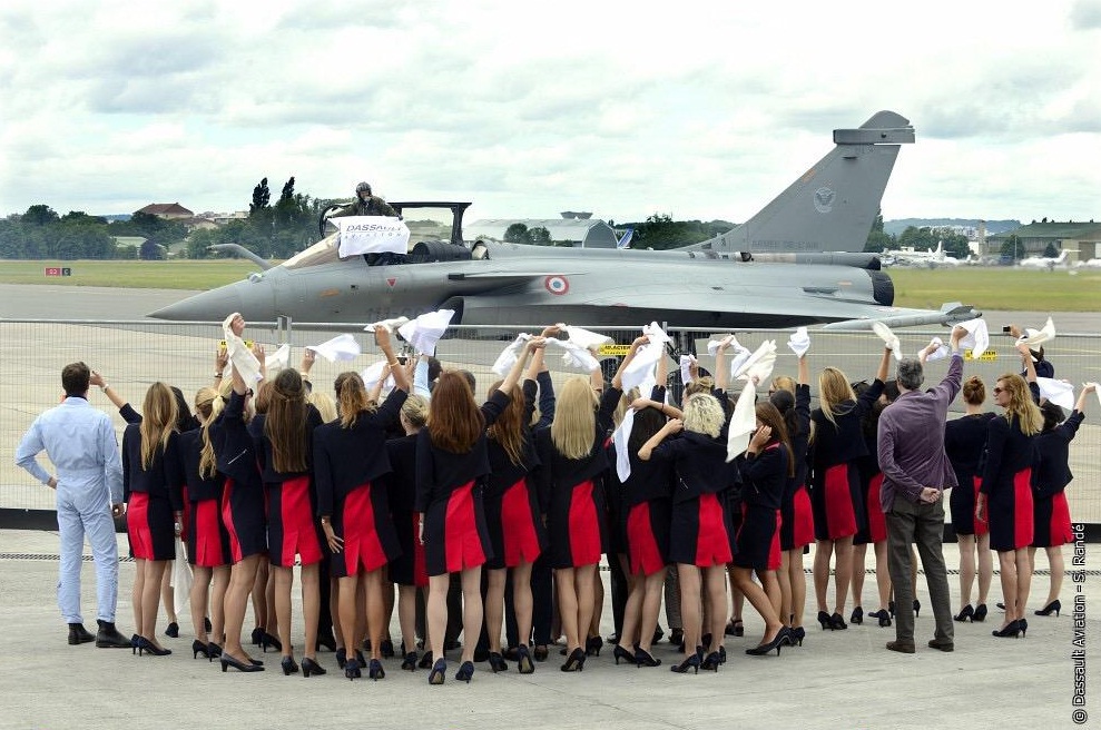Rafale deixa Salao Le Bourget 2015 - foto Dassault
