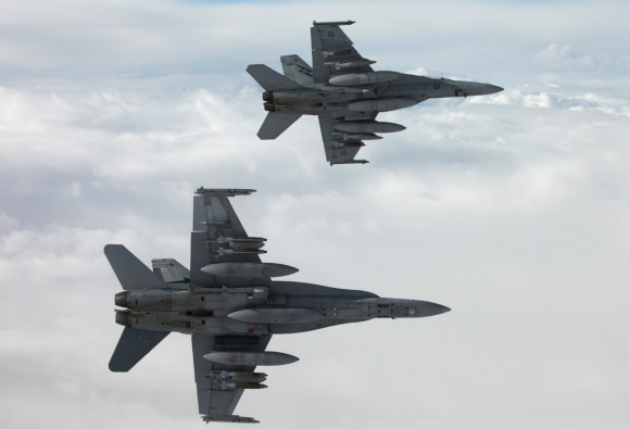 Super Hornet e Hornet da RAAF sobre o Iraque - foto 2 Min Def Australia